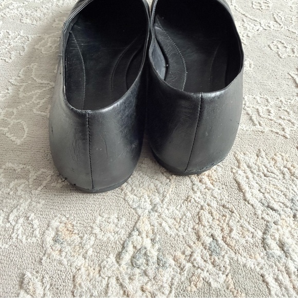 Tory Burch Black Flats with Gold Accent Size 10M - Picture 6 of 11